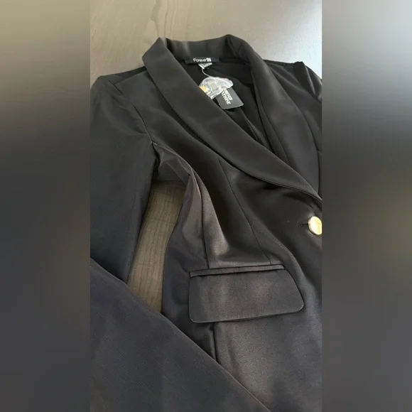 Forever 21 Black Blazer - Picture 3 of 8